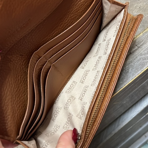 Michael Kors, jet set, slim, flap, pebble, leather wallet - Picture 6 of 15